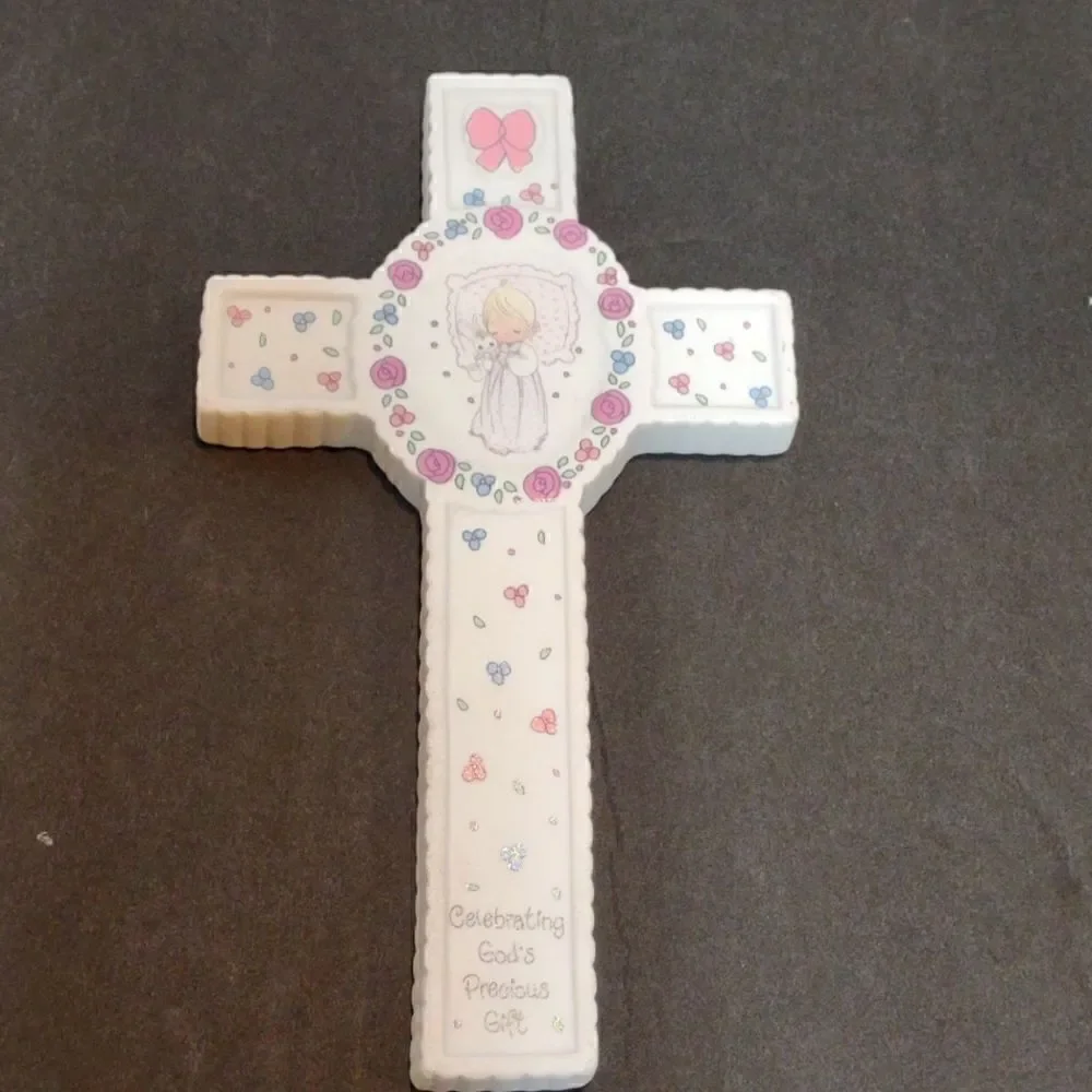 👍 Precious Moments Cross Girl.   C2